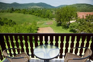 Outdoor dining - Guesthouse Žafran- Double Room With Terrace (Plitvicka Jezera)