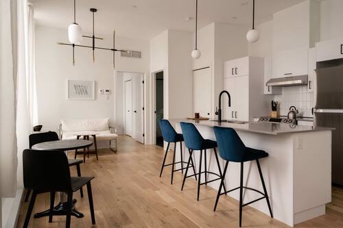 Luxury Apartment, 2 Bedrooms | Premium bedding, down comforters, memory foam beds
