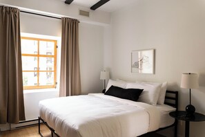 Luxury Apartment, 1 King Bed | Premium bedding, down comforters, memory foam beds - Maison Rasco by Luxury In Transit (Montreal)