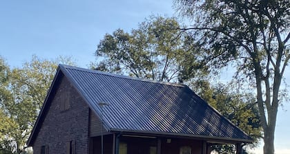 Cajun Country at its best. Private Acadian style guest house on estate property.