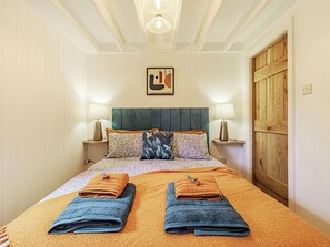 1 bedroom, bed sheets