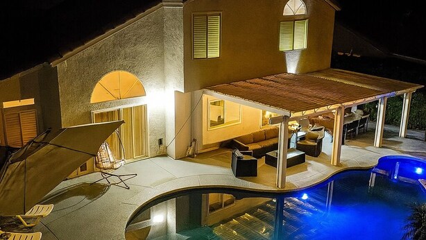 A house with a swimming pool, outdoor furniture, and a covered patio area. - SantaFe Desert Oasis: Saltwater Pool, EV Charger, Near Coachella & Tennis Garden (Indio)