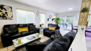 Smart TV, fireplace - SantaFe Desert Oasis: Saltwater Pool, EV Charger, Near Coachella & Tennis Garden (Indio)