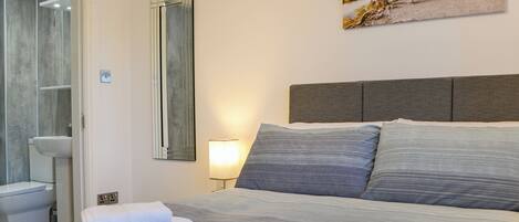 2 habitaciones, wifi gratis y ropa de cama