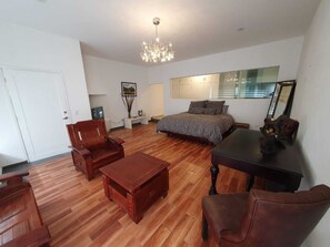 Habitación junior | Tabla de planchar con plancha, wifi gratis, ropa de cama