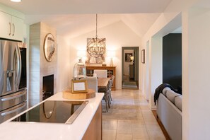 Interior - Stylish private home, 1 mile from Historic Downtown Franklin, TN (Franklin)