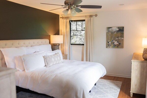 3 chambres, bureau, accès au Wi-Fi (inclus), literie fournie