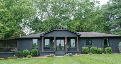 Stylish private home, 1 mile from Historic Downtown Franklin, TN