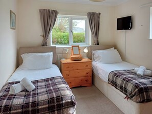 4 عدّة غرف نوم وواي فاي مجانًا وملاءات أسرّة