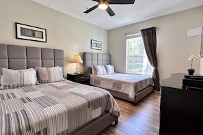 3 chambres, fer et planche à repasser, lit parapluie, Wi-Fi gratuit