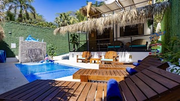 Studio Standard | Pool