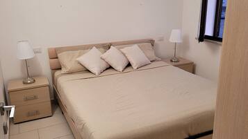 2 dormitorios, tabla de planchar con plancha, wifi gratis y ropa de cama