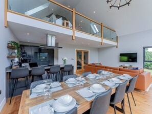 Dining - 4 bedroom accommodation in Carno (Carno)