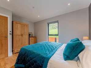4 bedrooms, free WiFi, bed sheets