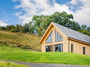 Exterior - 4 bedroom accommodation in Carno (Carno)