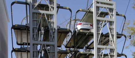 A car elevator system with multiple levels, each marked with a number.
