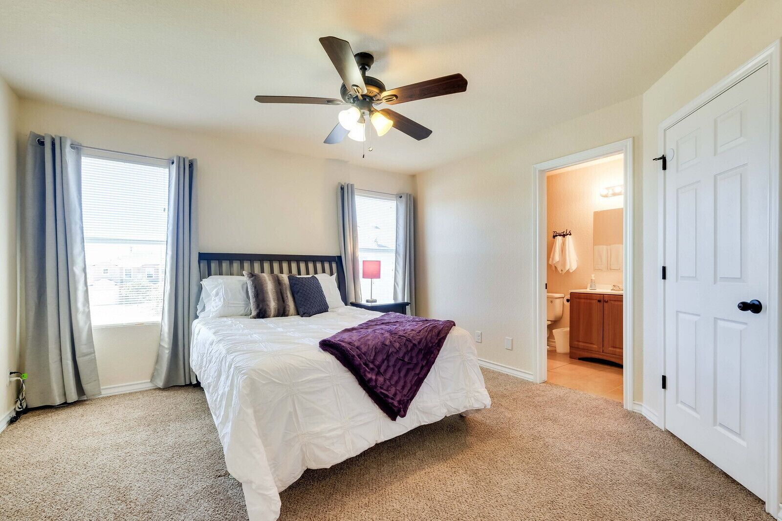 30% OFF 3BR Townhome for Families & Groups - With Backyard 
