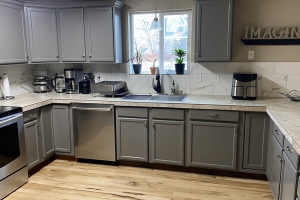 Frigorífic, microones, forn i placa de cuina