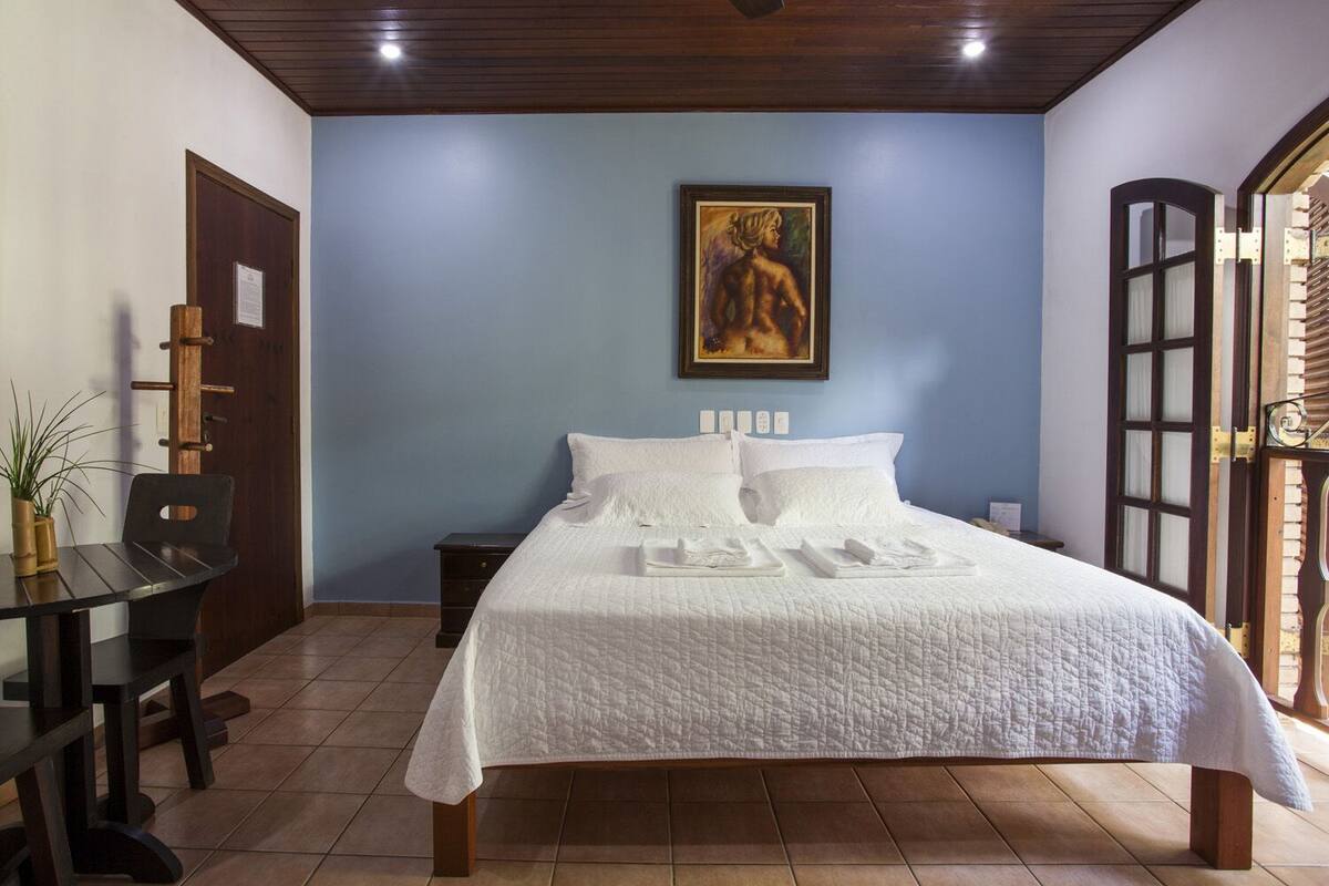 In-room safe, free WiFi, bed sheets