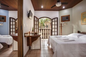 Quarto superior | Cofres nos quartos, Wi-Fi de cortesia, roupa de cama