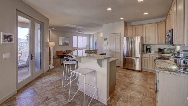 Private kitchen - Modern Condo on Sunbrook Golf Course (St. George)