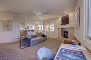 Smart TV - Modern Condo on Sunbrook Golf Course (St. George)