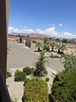 Property grounds - Modern Condo on Sunbrook Golf Course (St. George)