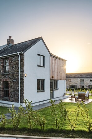Exterior - The Nooke at Bogee Farm - sleeps 2 guests  in 1 bedroom (Wadebridge)