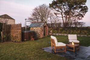 Property grounds - The Nooke at Bogee Farm - sleeps 2 guests  in 1 bedroom (Wadebridge)