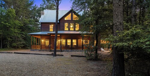 Family Lodge Central location with Hot Tub & Games