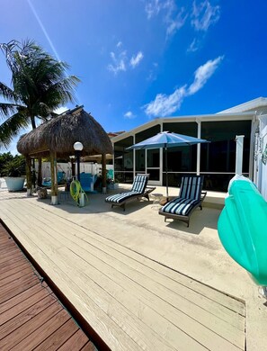 Property grounds - RITA'S PARADISE 37.5' DOCK-ICE MAKER-Cabana Club-TIKI HUT-Screen Porch-Bait Frez (Key Colony Beach)