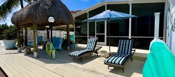 RITA'S PARADISE 37.5' DOCK-ICE MAKER-Cabana Club-TIKI HUT-Screen Porch-Bait Frez