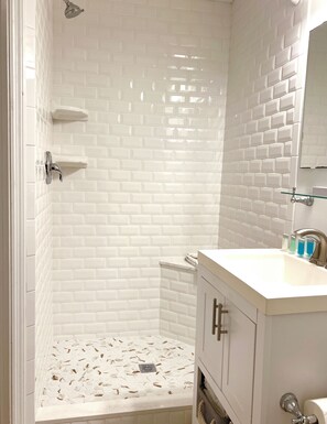 Shower, hair dryer, towels, soap - RITA'S PARADISE 37.5' DOCK-ICE MAKER-Cabana Club-TIKI HUT-Screen Porch-Bait Frez (Key Colony Beach)
