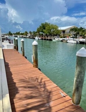 Marina - RITA'S PARADISE 37.5' DOCK-ICE MAKER-Cabana Club-TIKI HUT-Screen Porch-Bait Frez (Key Colony Beach)