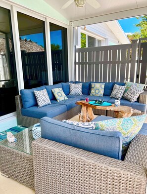 Terrace/patio - RITA'S PARADISE 37.5' DOCK-ICE MAKER-Cabana Club-TIKI HUT-Screen Porch-Bait Frez (Key Colony Beach)