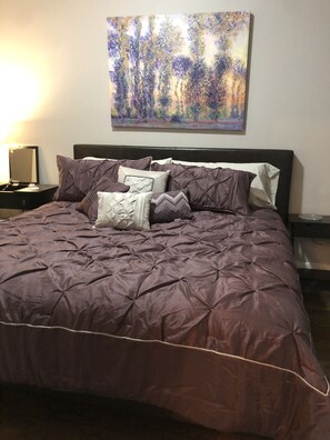 2 bedrooms, iron/ironing board, travel cot, free WiFi - Bellevue's Hidden Treasure- 5 min to Cinti- First Floor -2BR 1BA (Bellevue)