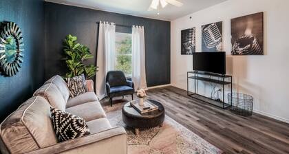 AA3 10% OFF Updated 2BR Apt Near Medical Center Fast WiFi With Parking