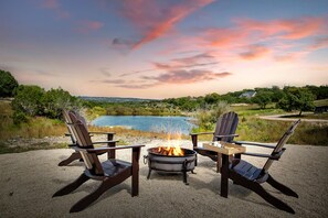 Property grounds - Moon Creek at Jeffrey Springs | Hill Country Tiny Home | Full Kitchen | Outdoor Fire-pit | Hot Tub (Fredericksburg)