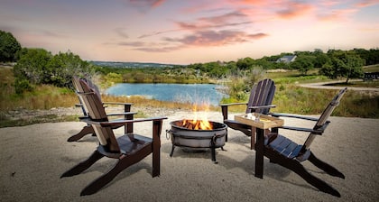 Moon Creek at Jeffrey Springs | Hill Country Tiny Home | Full Kitchen | Outdoor Fire-pit | Hot Tub