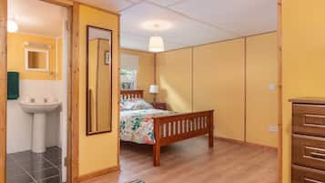 4 bedrooms, travel cot, free WiFi, bed sheets