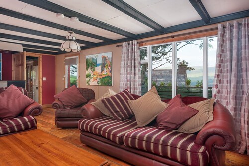 Large wood cabin 5 min drive to  Inch beach on the Wild Atlantic Way in Co kerry