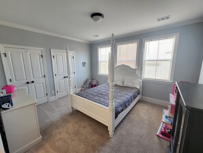 6 bedrooms, iron/ironing board, free WiFi, bed sheets - Spacious 6 bedroom on golf course (Masters Rental) (Evans)
