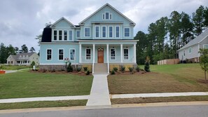 Exterior - Spacious 6 bedroom on golf course (Masters Rental) (Evans)