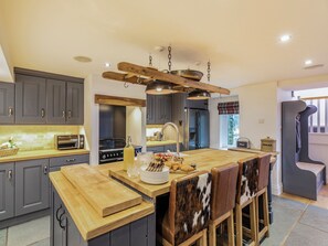 Dishwasher, high chair, cookware/dishes/utensils - South Carolina Farm House (Matlock)