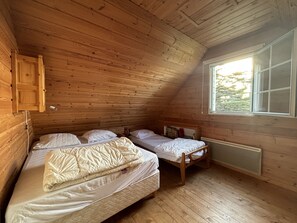 6 bedrooms, desk, iron/ironing board, free WiFi