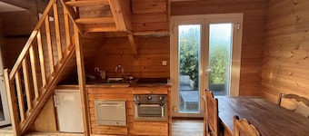 Fully equipped seaside villa (bikes, books, games etc...) and cottage