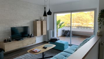 Televisión, mesa de ping pong