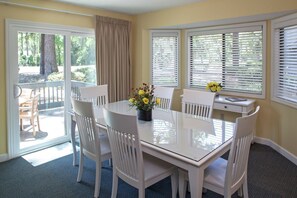 Dining - The Town Houses at Carolina Club (Hilton Head Island)
