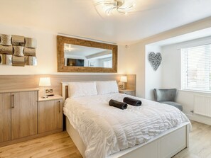 2 多间卧室、免费 WiFi、床单