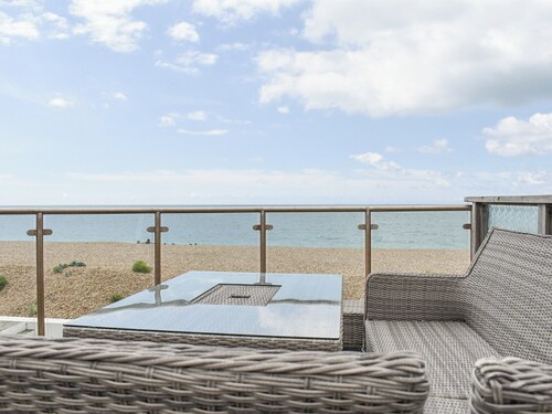 5 bedroom accommodation in Hayling Island